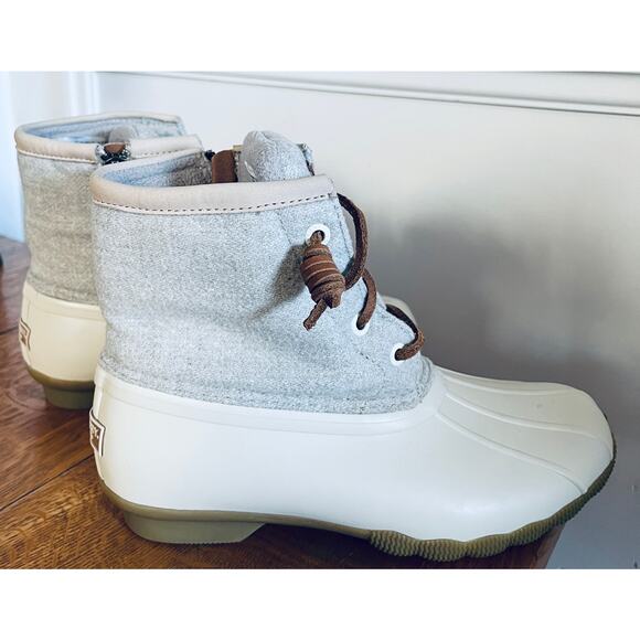 Women's Sperry Saltwater Wool Duck Boots, Size 5 - Picture 2 of 5
